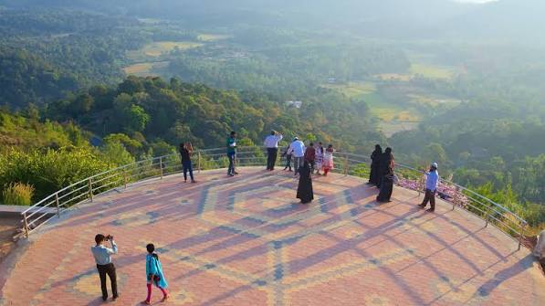 Sunset Viewpoint at Raja's Seat Madikeri